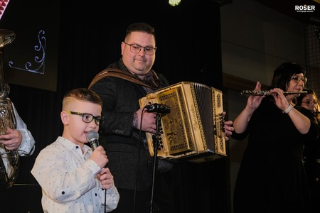 Veliki koncert Glasbene šole Rošer navdušil polno dvorano v Kotljah (12)